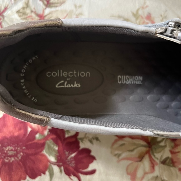 Clarks white 8.5 Wide only used a couple of times. Very COMFORTABLE 😊 - Picture 3 of 4